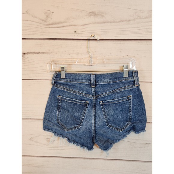 Old Navy Women's Blue Low Rise Cotton‎ Raw Hem Boyfriend Cut Off Shorts Size 0 - Picture 2 of 7